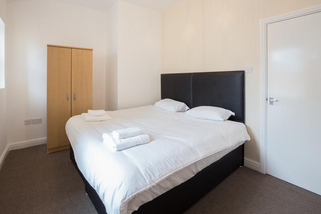 Holmes & Hunters - Bentinck Road Apartment