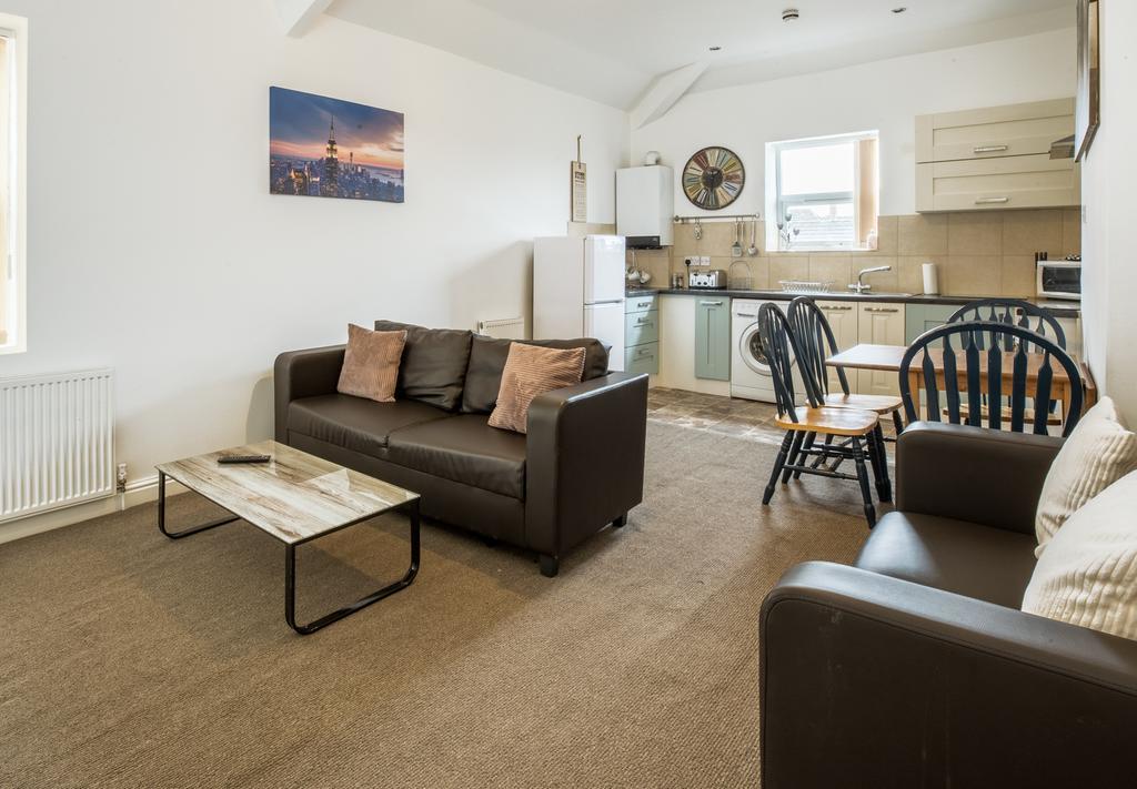 Holmes & Hunters - Bentinck Road Apartment *