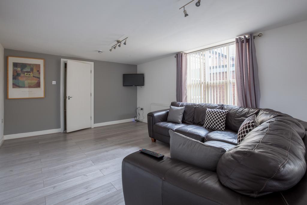 Apartment Holmes & Hunters - Bentinck Road *
