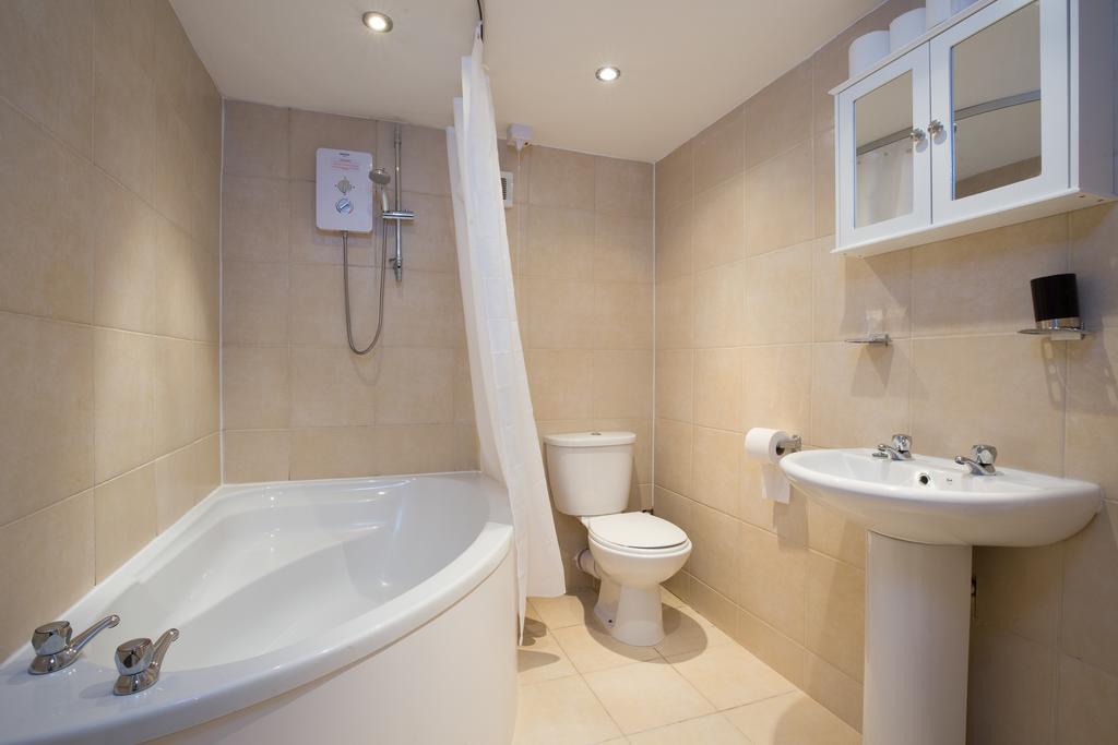Holmes & Hunters - Bentinck Road Apartment *