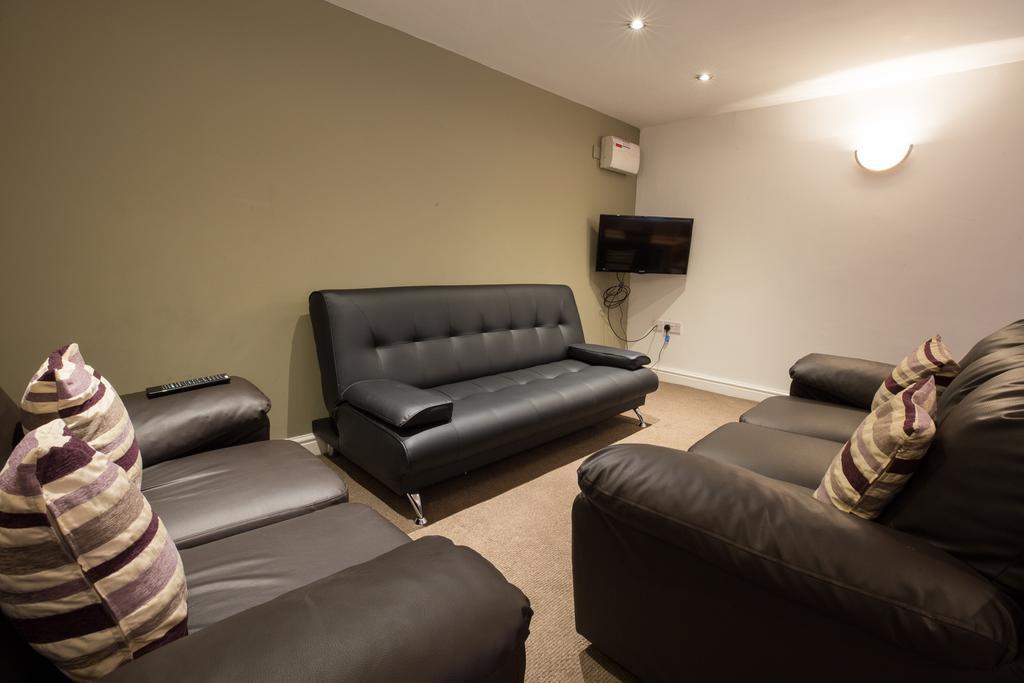 Holmes & Hunters - Bentinck Road Apartment