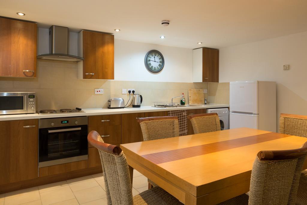 Holmes & Hunters - Bentinck Road Apartment *