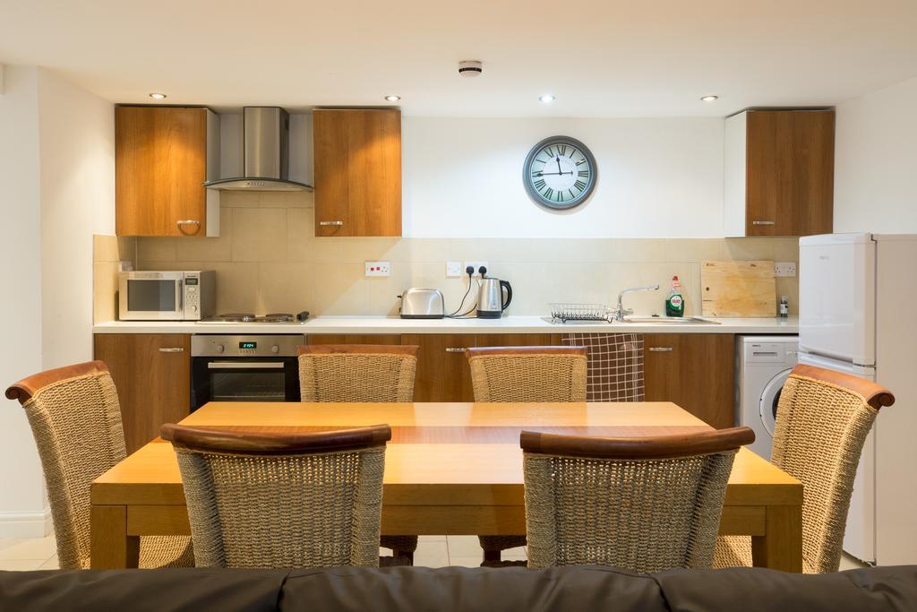 Holmes & Hunters - Bentinck Road *